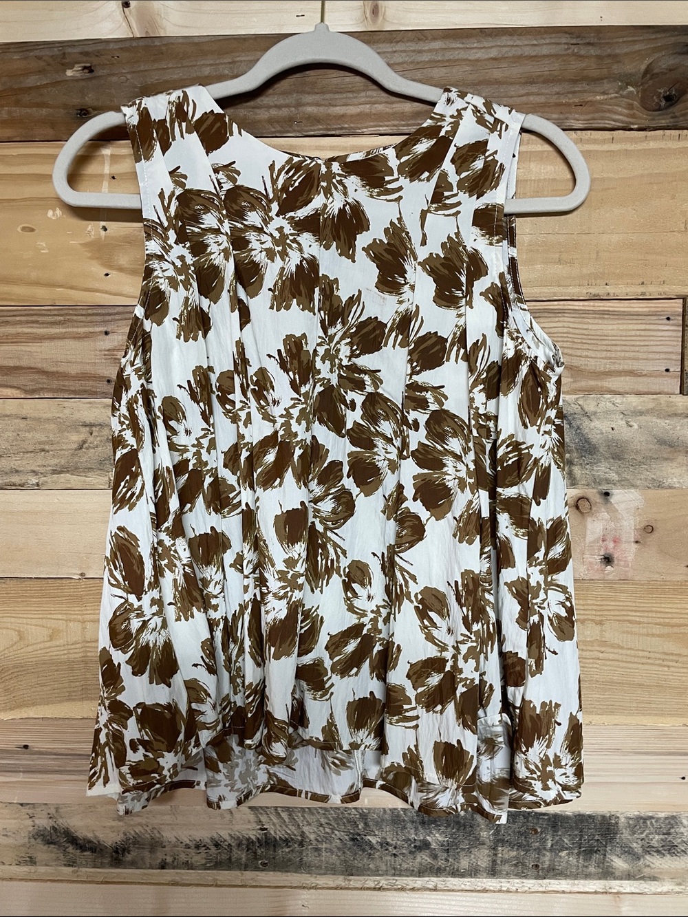 Doe and Rae size s white with brown floral flowy lightweight sleeveless blouse